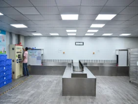 自動噴涂生產車間